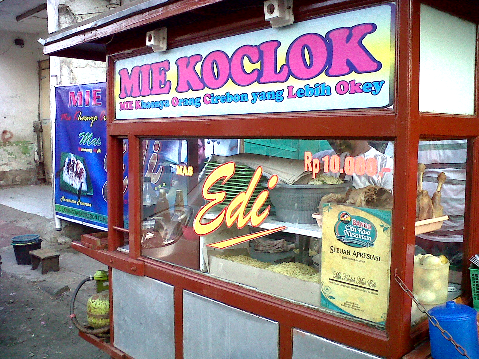 Menikmati Mie Koclok di Pinggiran Lawanggada Menikmati Mie Koclok di Pinggiran Lawanggada